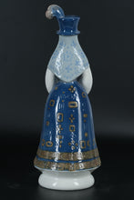 Load image into Gallery viewer, Lladro Figurine – Solemn Lady #01001157 (Retired, Handcrafted Porcelain, 1971–1975)
