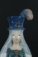 Load image into Gallery viewer, Lladro Figurine – Solemn Lady #01001157 (Retired, Handcrafted Porcelain, 1971–1975)
