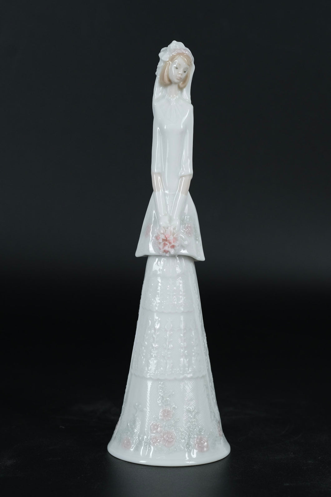 Lladró Bridal Bell (#6200) – Retired Porcelain Figurine (1995–2002)