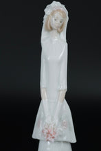 Load image into Gallery viewer, Lladró Bridal Bell (#6200) – Retired Porcelain Figurine (1995–2002)
