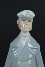 Load image into Gallery viewer, Lladró Sea Captain (#4621) – Retired 1970–1994 Porcelain Figurine, 15″ Tall (Missing Pipe)
