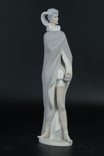Load image into Gallery viewer, Lladró Caped Gentleman #4637 | Retired Matte Finish Figurine (1969–1972) | 11&quot; Tall
