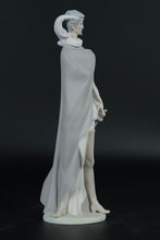 Load image into Gallery viewer, Lladró Caped Gentleman #4637 | Retired Matte Finish Figurine (1969–1972) | 11&quot; Tall

