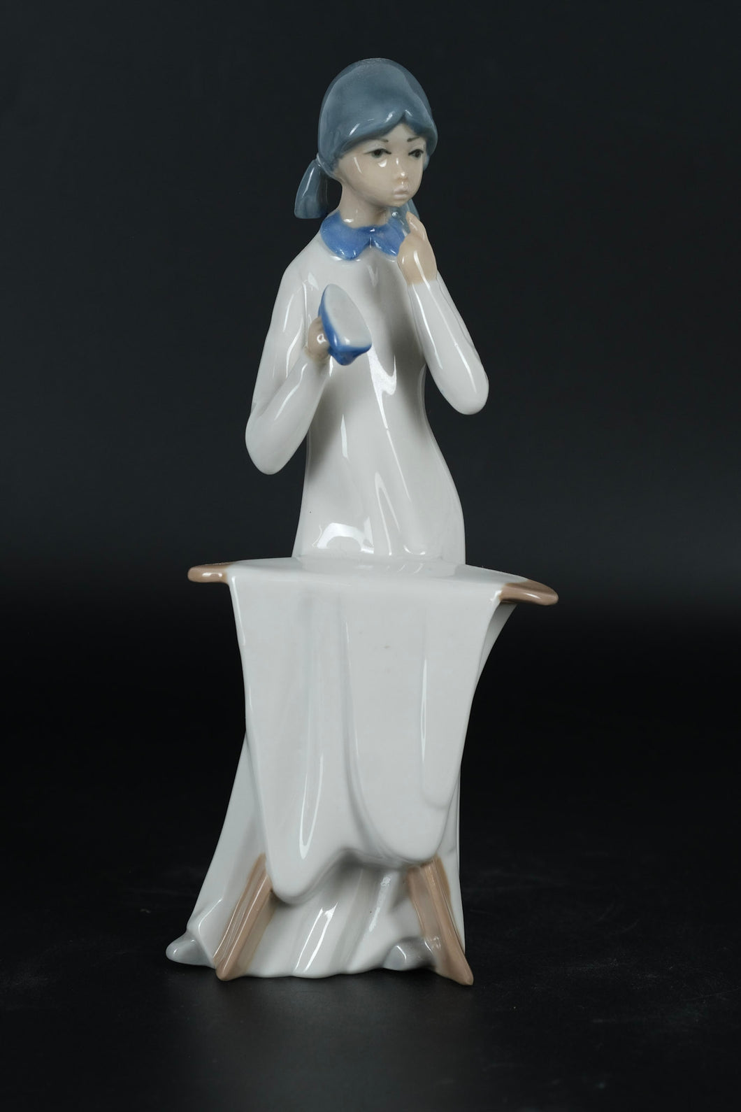 Casades Porcelain Girl Ironing Figurine | Handcrafted in Spain | 9