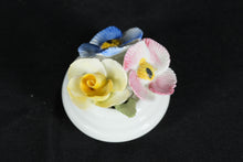 Load image into Gallery viewer, Sandford Fine Bone China Floral Bouquet Figurine – Made in England – 2.5&quot; x 2.5&quot; x 2&quot;
