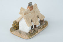 Load image into Gallery viewer, Lilliput Lane &quot;Clare Cottage&quot; – Handcrafted English Countryside Miniature – 3.25&quot; Tall
