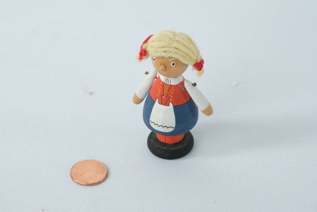 Vintage Wooden Doll Figurine – Hand-Painted Folk Girl with Yarn Hair – 2.75