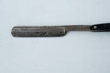 Load image into Gallery viewer, Vintage Shumate’s Tungsten Straight Razor with Original “Uncle Sam Razors” Box
