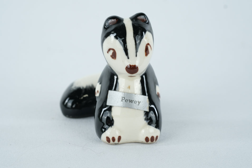 Vintage Ceramic Skunk Figurine – “Pewey” Skunk Collectible – Retro Animal Figurine