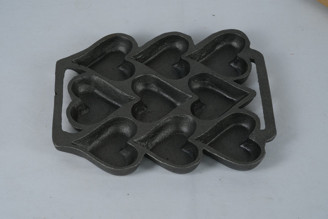 Cast Iron Heart-Shaped Muffin or Cornbread Pan – 9-Cavity Bakeware