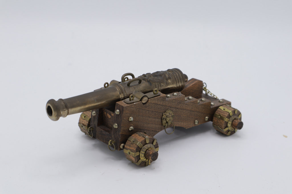 Miniature Decorative Cannon Model – Brass Barrel with Wooden Carriage (Vintage-Style Display Piece)