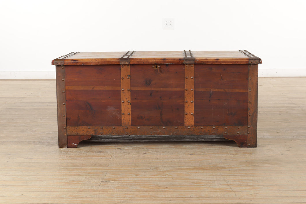 Cedar Blanket Trunk / Hope Chest with Copper Bands