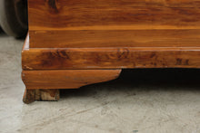 Load image into Gallery viewer, Solid Cedar Blanket Chest with Lock and Side Handles
