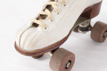 Load image into Gallery viewer, Chicago Roller Skates - Ladies size 8
