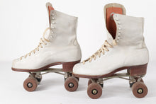 Load image into Gallery viewer, Chicago Roller Skates - Ladies size 8

