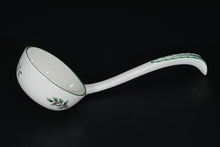 Load image into Gallery viewer, Spode Christmas Tree Ladle S3324-A2
