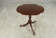 Load image into Gallery viewer, The Bombay Company Mahogany Finish Scalloped Pedestal Side Table
