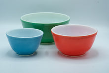 Load image into Gallery viewer, Pyrex Primary Colors Mixing Bowls – 401 Blue, 402 Green, 403 Red – Nesting Set – USA
