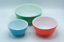 Load image into Gallery viewer, Pyrex Primary Colors Mixing Bowls – 401 Blue, 402 Green, 403 Red – Nesting Set – USA
