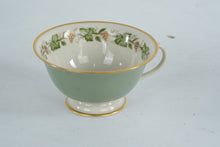 Load image into Gallery viewer, Franciscan Concord Dinnerware Set Green Gold Grape Motif California
