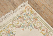 Load image into Gallery viewer, Cream Rug with Floral Medallion - 4 x 6
