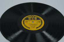 Load image into Gallery viewer, Doctor Zhivago Original Soundtrack LP – MGM CS 8007 (1965) – Maurice Jarre – Classic Film Score Vinyl
