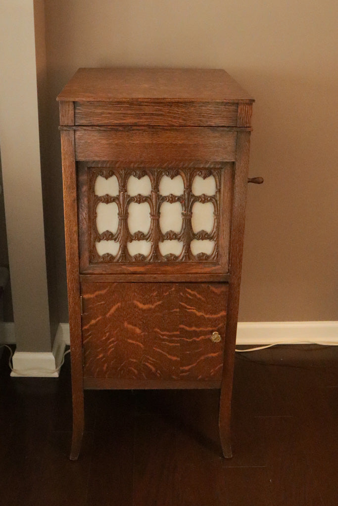 Antique Edison Disc Phonograph in Quarter-Sawn Tiger Oak Cabinet