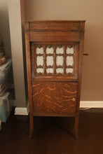 Load image into Gallery viewer, Antique Edison Disc Phonograph in Quarter-Sawn Tiger Oak Cabinet
