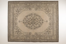 Load image into Gallery viewer, Elyse Wool Tufted Gray Rug - 8&#39; x 10&#39;
