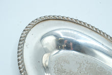 Load image into Gallery viewer, English Silver Mfg Corp 225 USA Silverplate Oval Serving Tray Engraved
