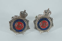 Load image into Gallery viewer, British ER II Enamel Badge Cufflinks – “Honi Soit Qui Mal Y Pense”
