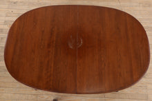 Load image into Gallery viewer, Ethan Allen American Traditional Cherry Dining Table
