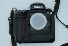 Load image into Gallery viewer, Nikon F5 Professional 35mm Film SLR Camera Body Manuals Strap Japan
