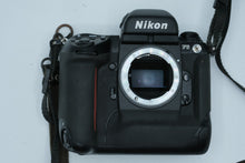 Load image into Gallery viewer, Nikon F5 Professional 35mm Film SLR Camera Body Manuals Strap Japan

