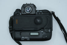 Load image into Gallery viewer, Nikon F5 Professional 35mm Film SLR Camera Body Manuals Strap Japan
