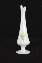 Load image into Gallery viewer, Fenton Bud Vase
