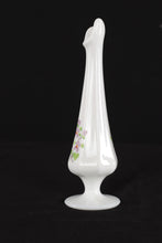 Load image into Gallery viewer, Fenton Bud Vase
