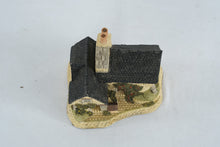 Load image into Gallery viewer, David Winter The Gillies Cottage Scottish Collection 1988 Handmade Figurine
