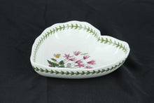 Load image into Gallery viewer, Portmeirion Botanic Garden Heart Dish Ivy Leaved Cyclamen 8.5 Inch Susan Williams Ellis
