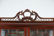 Load image into Gallery viewer, Henkel Harris Mahogany Georgian Corner Cabinet – Style 1192
