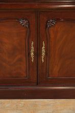 Load image into Gallery viewer, Henkel Harris Mahogany Georgian Corner Cabinet – Style 1192
