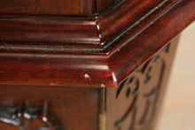 Load image into Gallery viewer, Henkel Harris Mahogany Georgian Corner Cabinet – Style 1192
