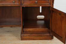 Load image into Gallery viewer, Hooker Furniture Home Office Brookhaven Executive Desk w/Hutch
