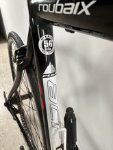 Load image into Gallery viewer, Fuji Roubaix 2 0 Road Bike 56cm Aluminum Frame Shimano 105 Carbon Fork

