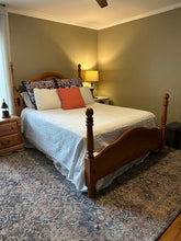 Load image into Gallery viewer, Samuel Lawrence Furniture Solid Oak Queen Bed with Turned Posts
