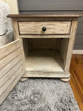 Load image into Gallery viewer, Kincaid Weatherford Chairside Table in Cornsilk Finish Model 75-026
