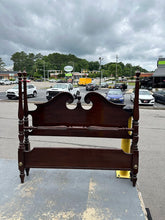 Load image into Gallery viewer, Ethan Allen Georgian Court Full Size Poster Bed – Exceptional Condition
