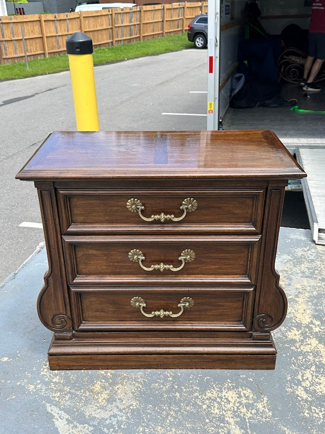 Elegant Thomasville 2-Drawer Nightstand – Sculpted Profile in Rich Walnut Finish