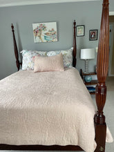Load image into Gallery viewer, Craftique Heirloom Mahogany Reeded Queen Poster Bed – MEL Finish, 76.5&quot; Tall (Online Exclusive)
