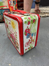 Load image into Gallery viewer, 1980 Vintage Strawberry Shortcake Metal Lunchbox by Aladdin – Classic Red Trim Tin
